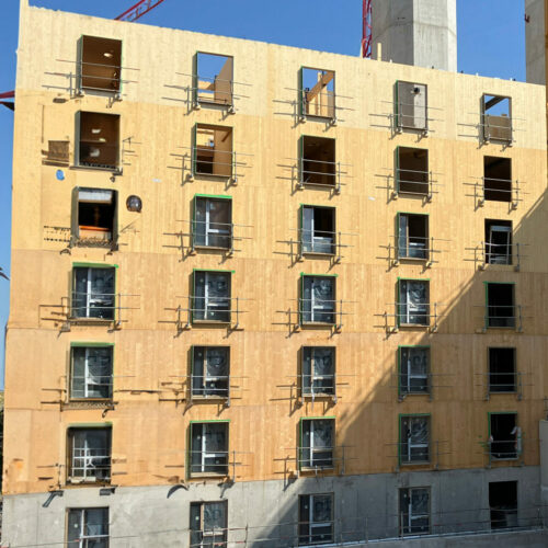 Fabrication de Précadres soudé PrecBois sur mesure- immeuble en bois-habillage de baie-menuiserie- enveloppe du bâtiment- ITE- Lyon- SAS PORTE- Résidence Ilot Ferry-Fauvelles