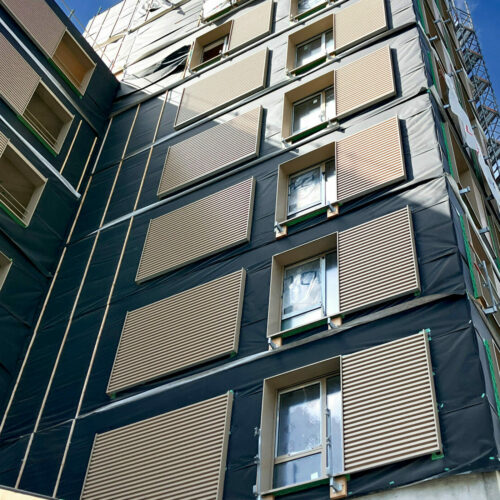 Fabrication de Précadres MOB FOBsoudé PrecBois sur mesure- immeuble en bois-habillage de baie-menuiserie- enveloppe du bâtiment- ITE- Lyon- SAS PORTE- Résidence Ilot Ferry-Fauvelles