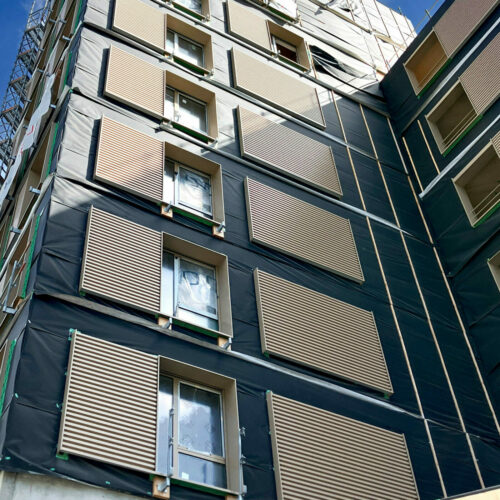 Fabrication de Précadres MOB FOBsoudé PrecBois sur mesure- immeuble en bois-habillage de baie-menuiserie- enveloppe du bâtiment- ITE- Lyon- SAS PORTE- Résidence Ilot Ferry-Fauvelles