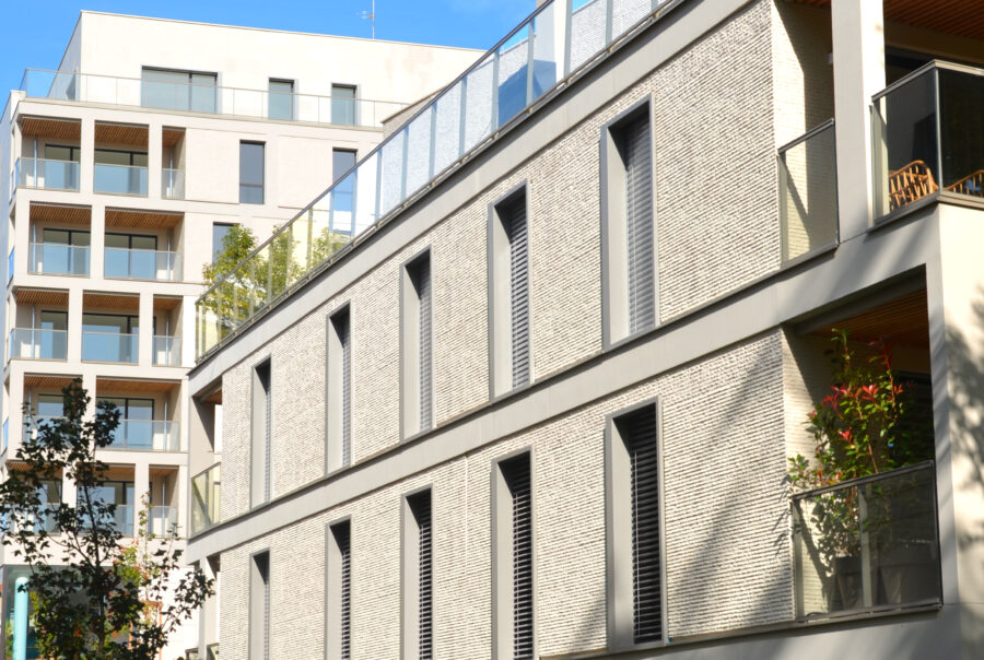 Fabrication de Précadres soudé sur mesure- habillage de baie-menuiserie- enveloppe du bâtiment- ITE- Lyon- SAS PORTE- Résidence High Park-Promoval- Regis Gachon architecte-Lyon