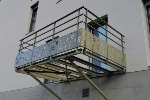 SAS PORTE-LYON-poinçonnage et pliage de panneaux perforés pour le chantier Clos d'Ambly - SOCAM-tôlerie