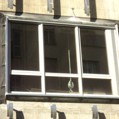 Le précadre soudé sur mesure-menuiserie- enveloppe du bâtiment- ITE- Lyon- SAS PORTE-chantier siege social EDFEDF