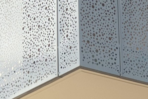 Habillages perforés sur garde-corps COSMOS type cosmos