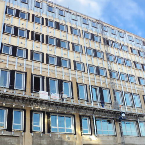 Le précadre soudé sur mesure-menuiserie- enveloppe du bâtiment- ITE- Lyon- SAS PORTE-Chantier EDF